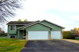 1375 10th Ave SE, Cambridge, MN 55008 - Photo 1