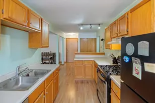 10720 Rockford Rd, Plymouth, MN 55442 - Photo 3