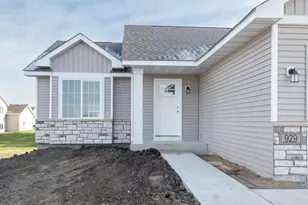 929 Prestwick Dr, Belle Plaine, MN 56011 - Photo 3