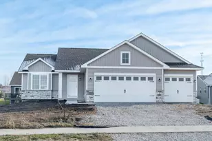 929 Prestwick Dr, Belle Plaine, MN 56011 - Photo 1