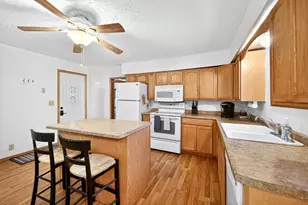 809 S 5th St, Saint Peter, MN 56082 - Photo 5