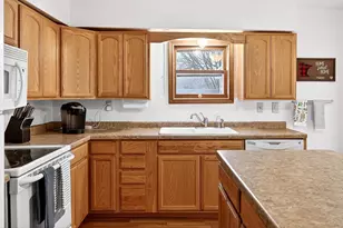 809 S 5th St, Saint Peter, MN 56082 - Photo 7