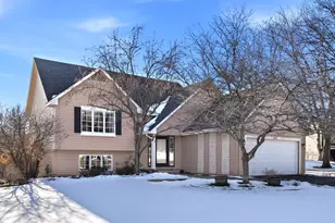 185 Cascade Ct, Chanhassen, MN 55317 - Photo 1