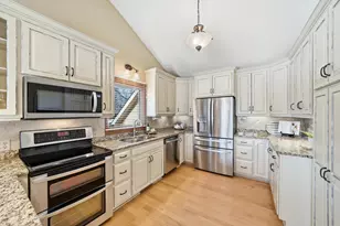 185 Cascade Ct, Chanhassen, MN 55317 - Photo 9