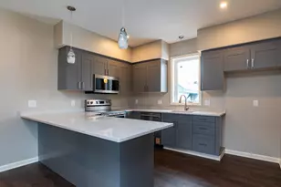 1106 Hawthorne Ave E, Saint Paul, MN 55106 - Photo 3