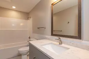 1106 Hawthorne Ave E, Saint Paul, MN 55106 - Photo 9