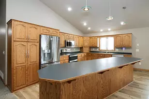 720 Tyler St SW, Hutchinson, MN 55350 - Photo 5