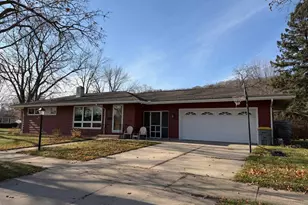 220 S Maple St, La Crescent, MN 55947 - Photo 1