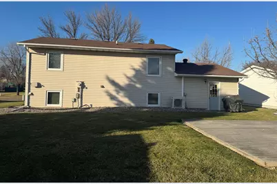 1505 Westmore Avenue, Wahpeton,  58075 - Photo 3