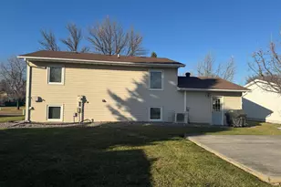 1505 Westmore Ave, Wahpeton,  58075 - Photo 3
