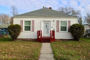 118 Crocker Ave N, Thief River Falls, MN 56701 - Photo 1