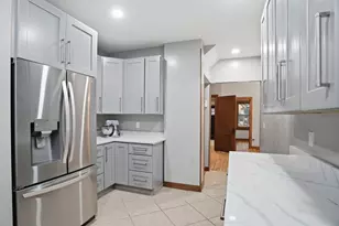 1201 6th St E, Saint Paul, MN 55106 - Photo 3