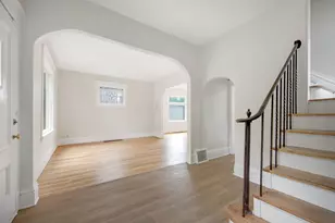 804 Hawthorne Ave E, Saint Paul, MN 55106 - Photo 5