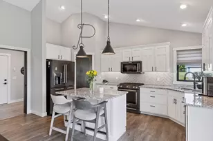 203 Vista Cir, River Falls, WI 54022 - Photo 5