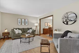 10155 Pilgrim Ln N, Maple Grove, MN 55369 - Photo 5