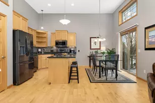 3190 Frontier Dr, Woodbury, MN 55129 - Photo 5