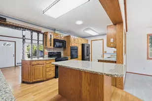 3824 Gettysburg Ave N, New Hope, MN 55427 - Photo 9