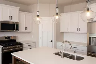 17936 Greenwich Wy, Lakeville, MN 55044 - Photo 5