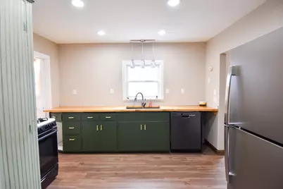 204 Conley Avenue S, Thief River Falls, MN 56701 - Photo 3