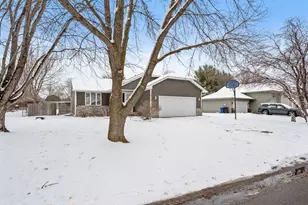 10716 Kalland Dr NE, Albertville, MN 55301 - Photo 3