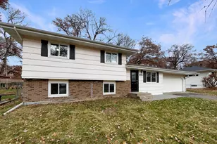 901 Oak Ridge Point NE, Blaine, MN 55434 - Photo 11