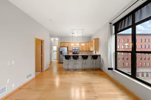 270 4th St E, Saint Paul, MN 55101 - Photo 7