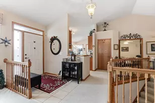 8813 Stonebrooke Ct, Woodbury, MN 55125 - Photo 3