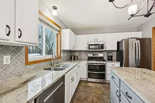 9000 Parkside Dr, Woodbury, MN 55125 - Photo 15