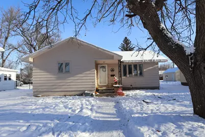 714 Lyndale Avenue, Morris, MN 56267 - Photo 1