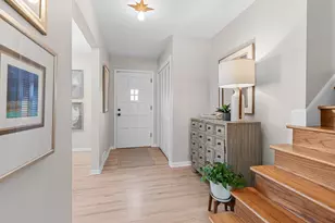 18427 Heathcote Ln, Wayzata, MN 55391 - Photo 5