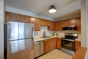 66 9th St E, Saint Paul, MN 55101 - Photo 17