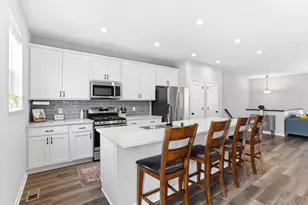 2210 Gateway Curv, North Saint Paul, MN 55109 - Photo 9