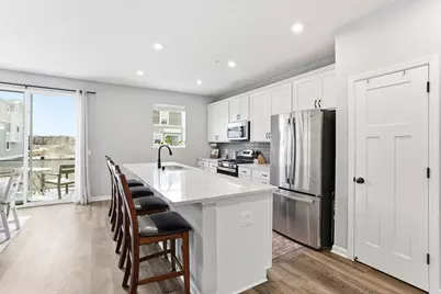 2210 Gateway Curve, North Saint Paul, MN 55109 - Photo 7