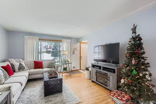 639 7th St W, Hastings, MN 55033 - Photo 5