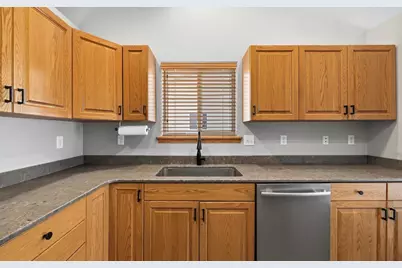 4306 39th Avenue S, Fargo, ND 58104 - Photo 9