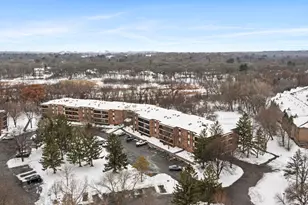 10451 Greenbrier Rd, Hopkins, MN 55305 - Photo 21