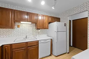 10451 Greenbrier Rd, Hopkins, MN 55305 - Photo 11