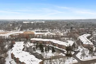 10451 Greenbrier Rd, Hopkins, MN 55305 - Photo 5