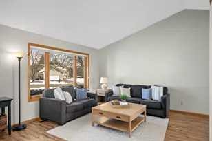 1251 Lake Susan Hills Dr, Chanhassen, MN 55317 - Photo 9