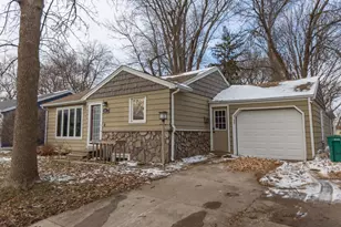 605 E Hawthorne St, Albert Lea, MN 56007 - Photo 1