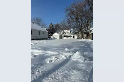 402 6th Place NW, Austin, MN 55912 - Photo 1