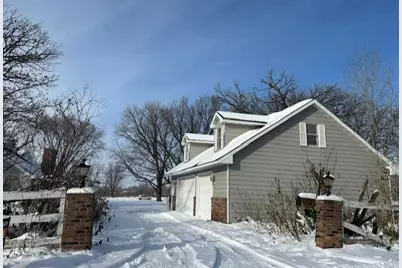 700 Oakland Place NE, Austin, MN 55912 - Photo 3