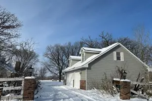 700 Oakland Pl NE, Austin, MN 55912 - Photo 3