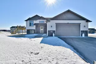 107 Collina Cir, Avon, MN 56310 - Photo 1