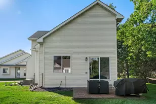 291 Appleblossom Ln E, Shakopee, MN 55379 - Photo 37