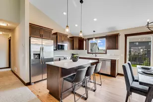 5266 177th St W, Lakeville, MN 55044 - Photo 9