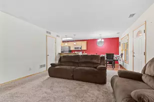 1883 Garden Way, Saint Paul, MN 55119 - Photo 9