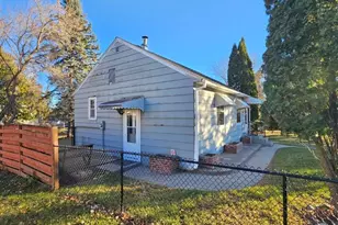 118 Getchell Ave NE, Bagley, MN 56621 - Photo 3