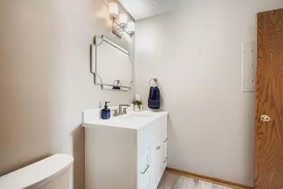 927 Pond View Court, Vadnais Heights, MN 55127 - Photo 5