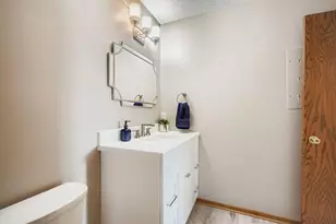 927 Pondview Ct, Vadnais Heights, MN 55127 - Photo 5